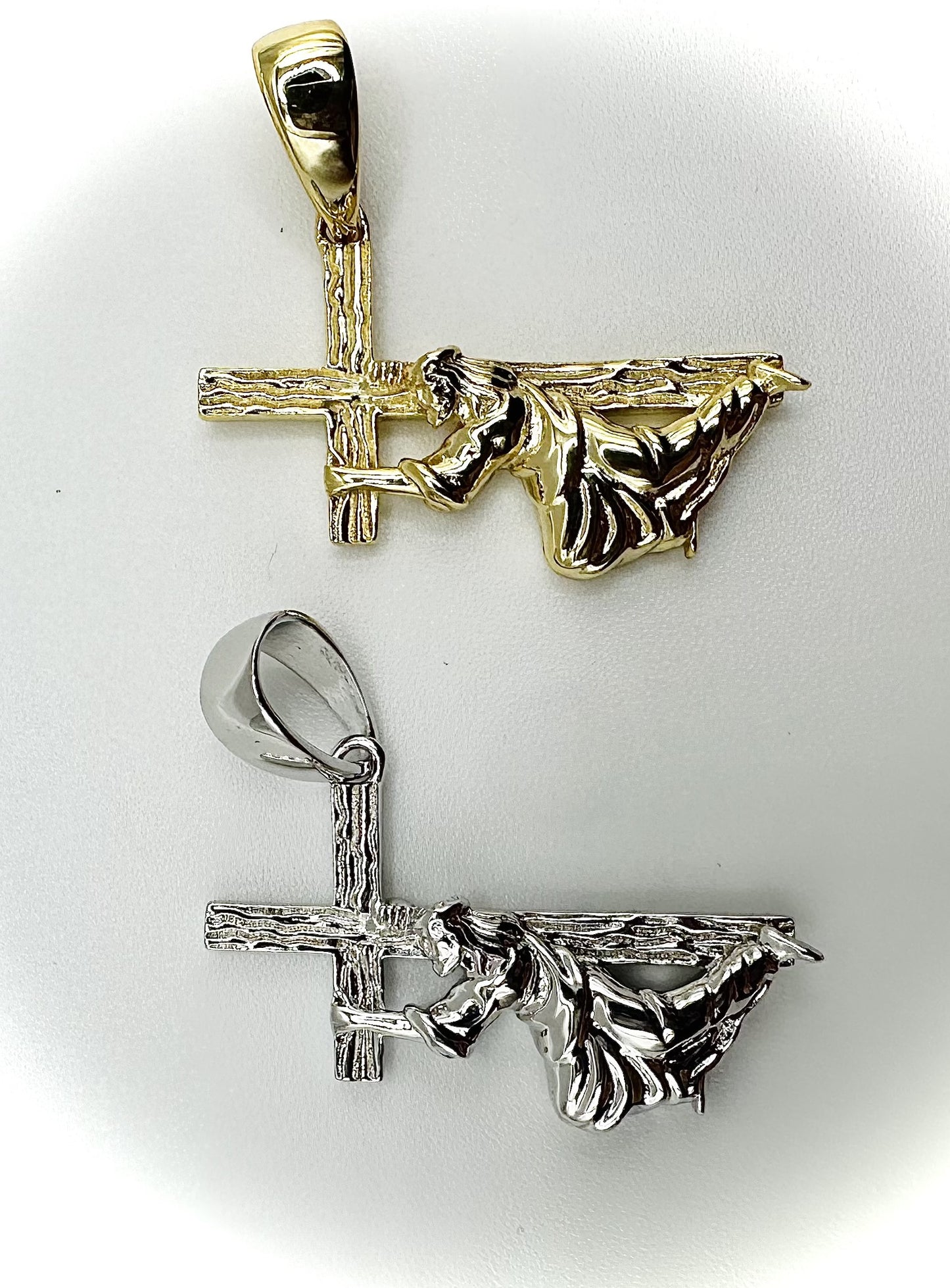 Small Jesus Carrying Cross Pendant – Gold or Silver