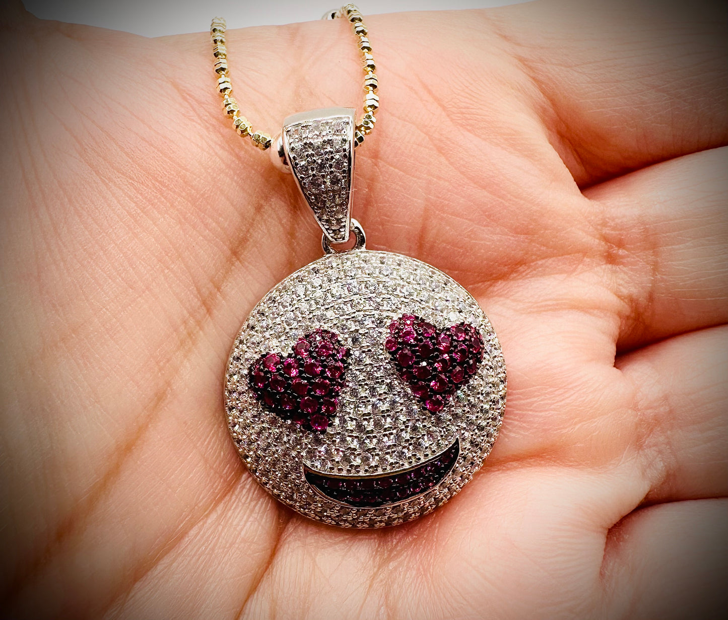 Heart Eyes Emoji Pendant – Gold or Silver