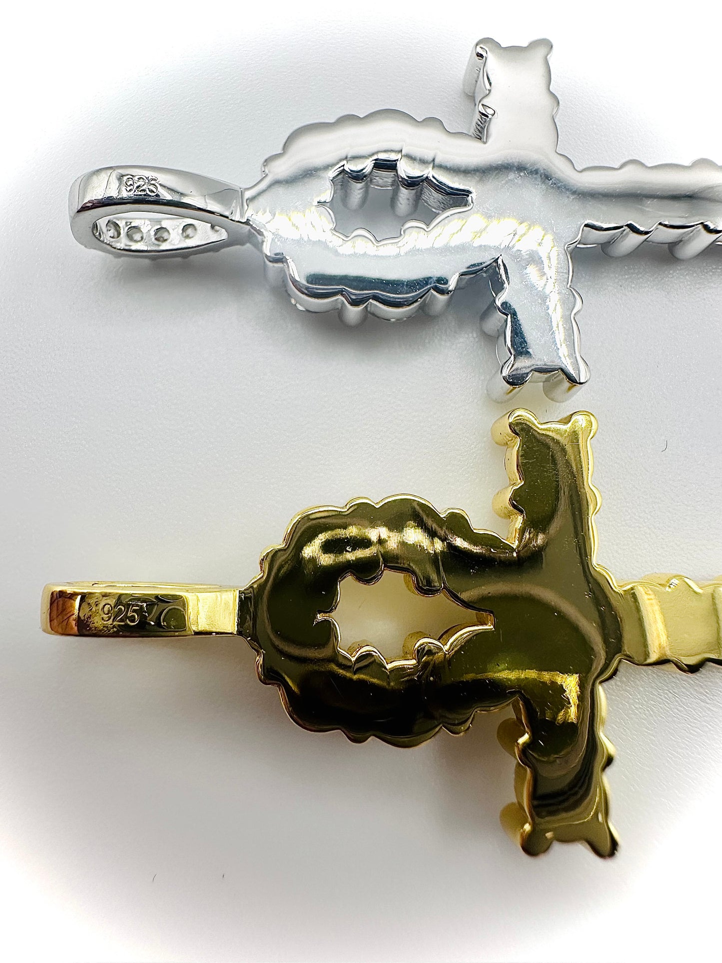 Super Icy Ankh Pendant – Gold or Silver