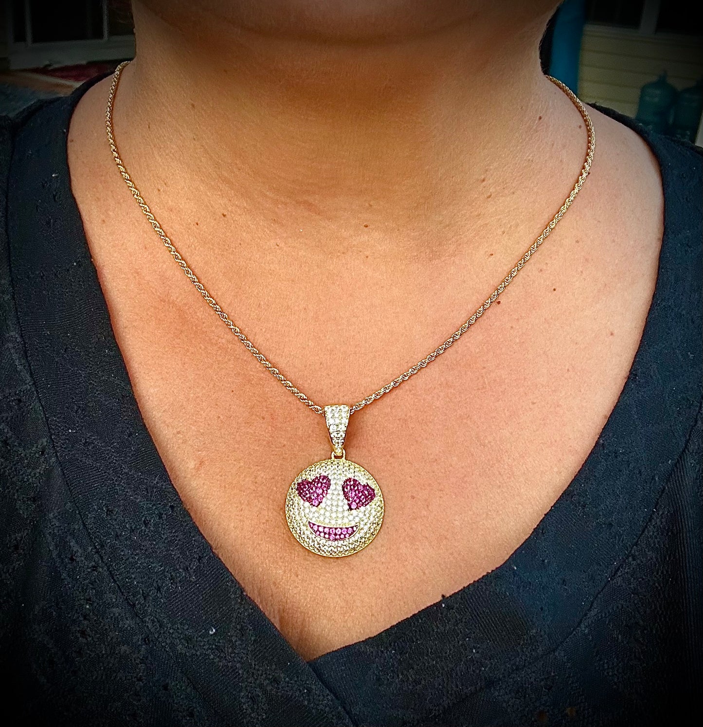 Heart Eyes Emoji Pendant – Gold or Silver