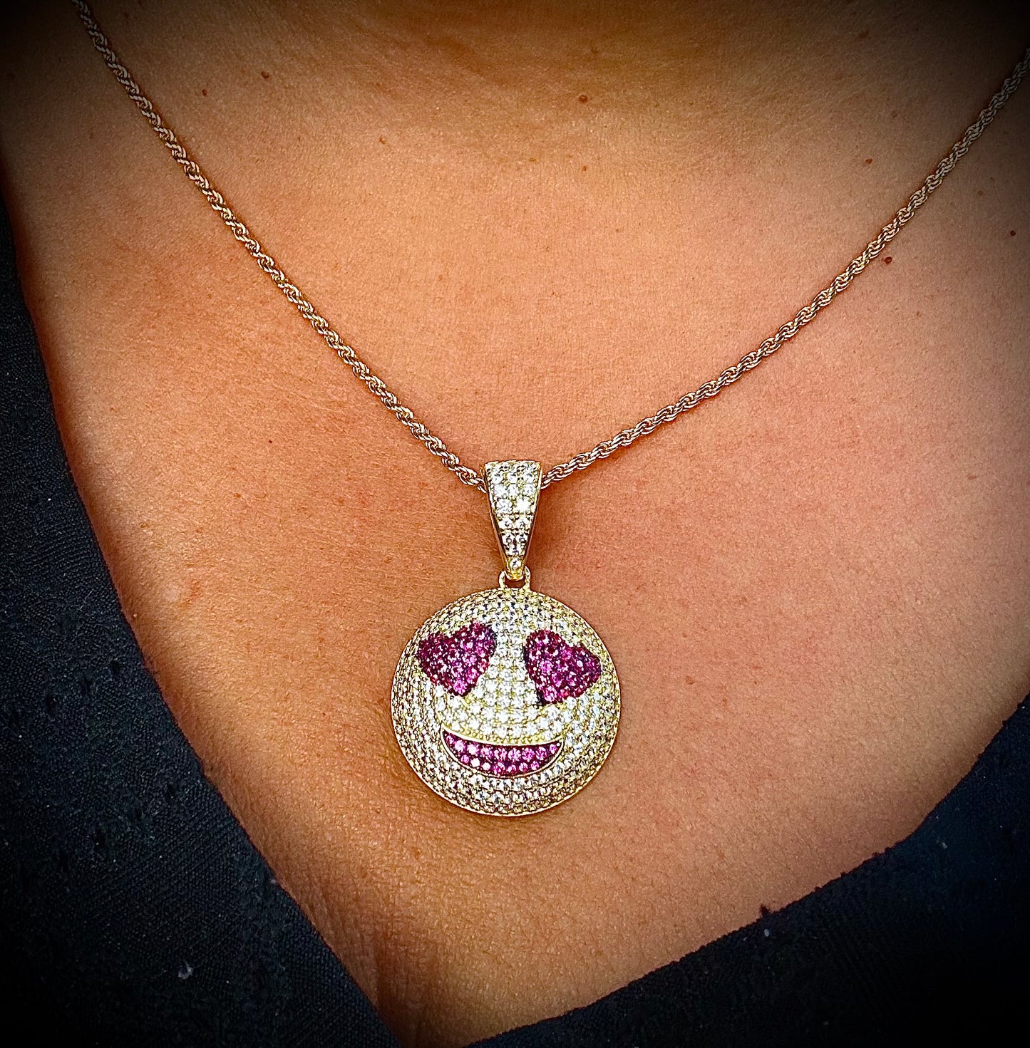 Heart Eyes Emoji Pendant – Gold or Silver