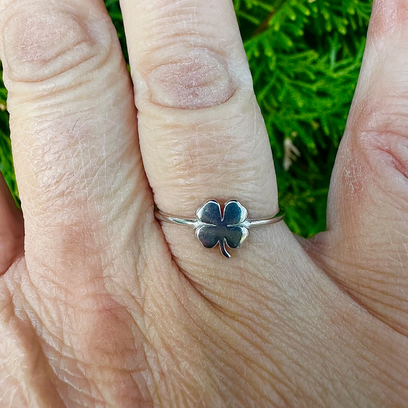 Women's Small Clover Ring – 3 Finishes, Sizes 5-10