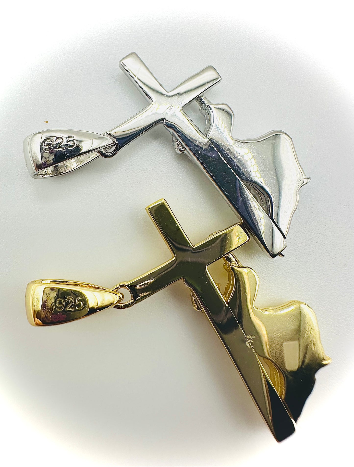 Small Jesus Carrying Cross Pendant – Gold or Silver