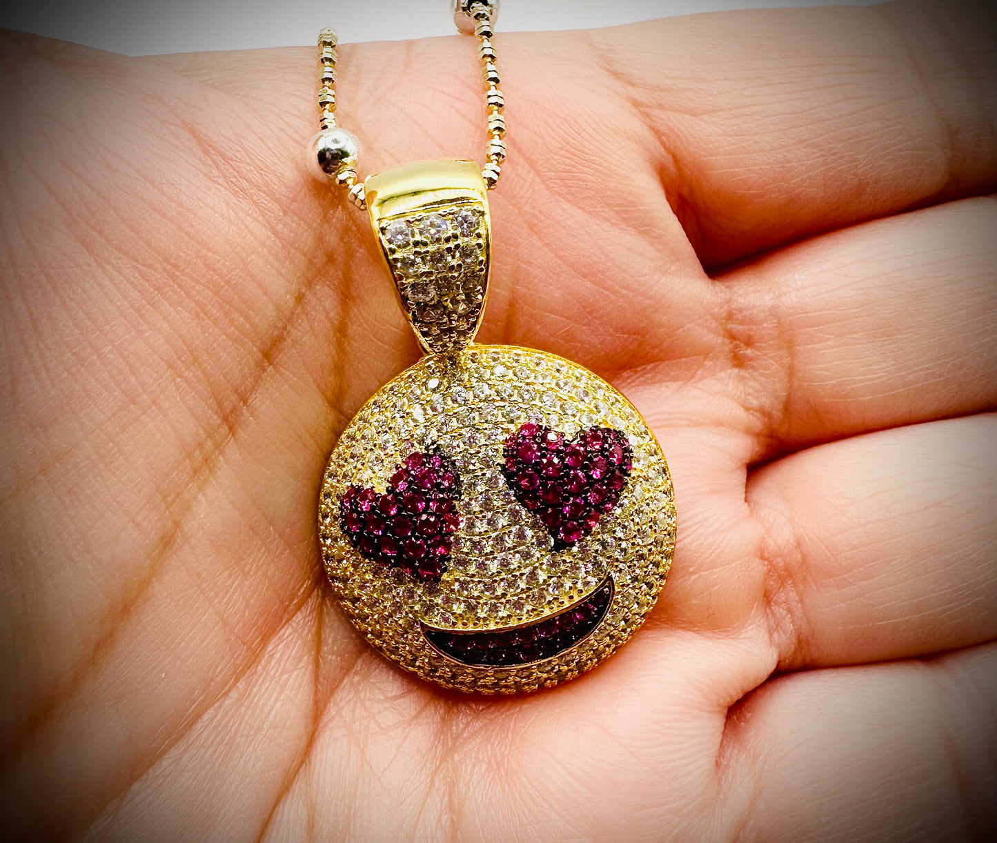 Heart Eyes Emoji Pendant – Gold or Silver