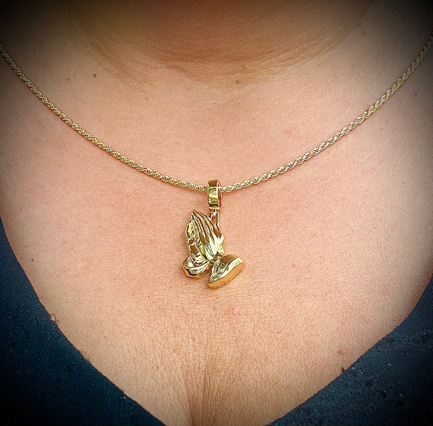 No Stones Praying Hands Pendant – Available in 3 Finishes