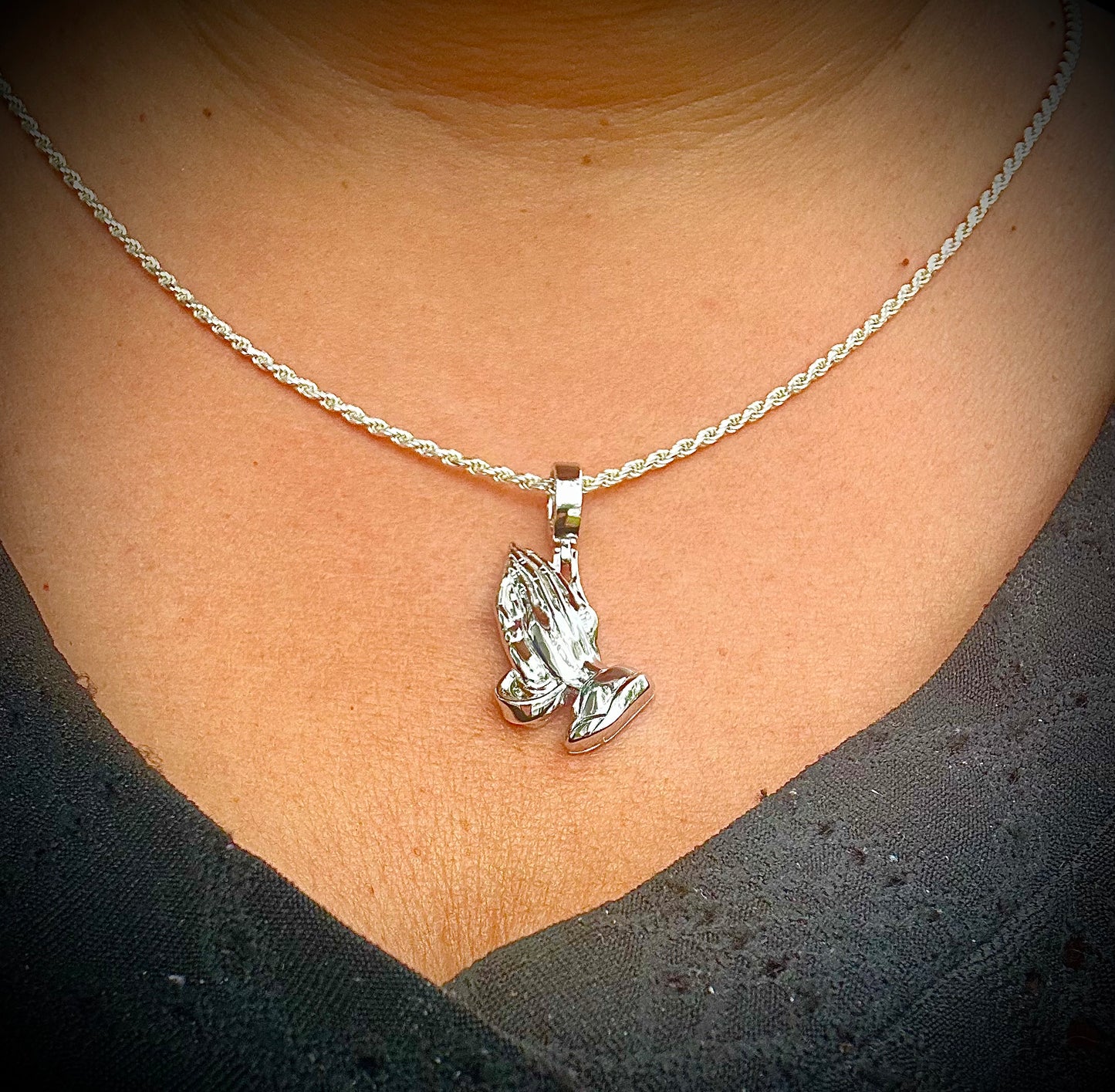 No Stones Praying Hands Pendant – Available in 3 Finishes