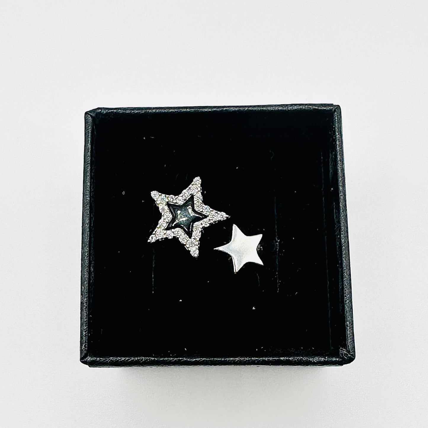 Women's Silver and Onyx Stars Ring – Sizes 5-10